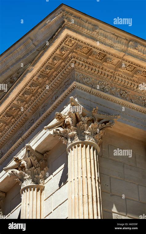 Corinthian Capitals Of The Maison Carr E A Ancient Roman Temple Built