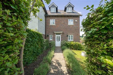 Broomfield Bells Yew Green 4 Bed Semi Detached House £600 000