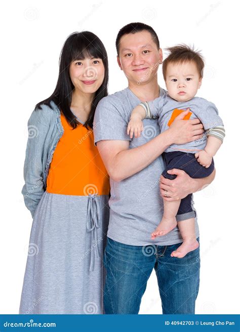 Asiatische Familie Mit Babysohn Stockbild Bild von mann glücklich