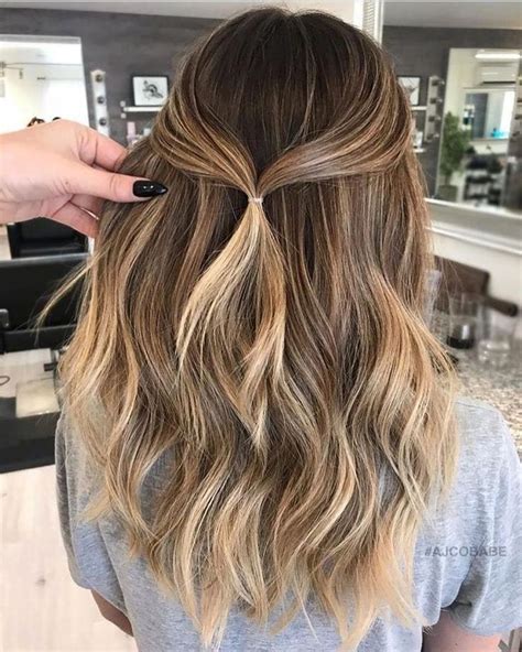 Welche Strähnen passen zu blonden Haaren Balayage hair caramel