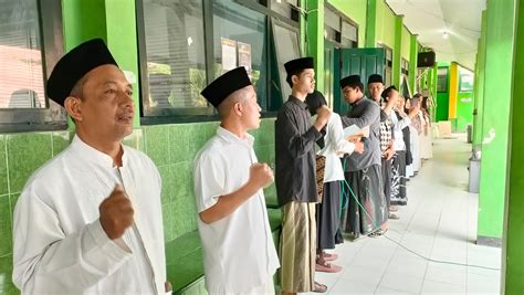 Peringatan Hari Santri Nasional Man Kediri Laksanakan Upacara