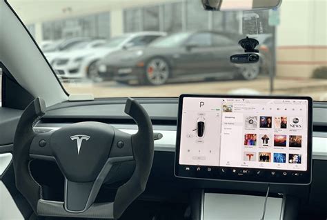 Quoi Ressemble L Int Rieur D Une Tesla Model Avec Un Volant De Course