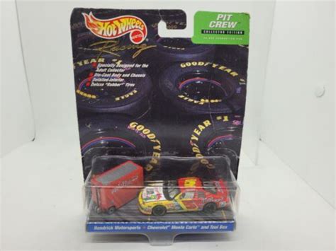 Hot Wheels Pro Racing Pit Crew Terry Labonte Monte Carlo