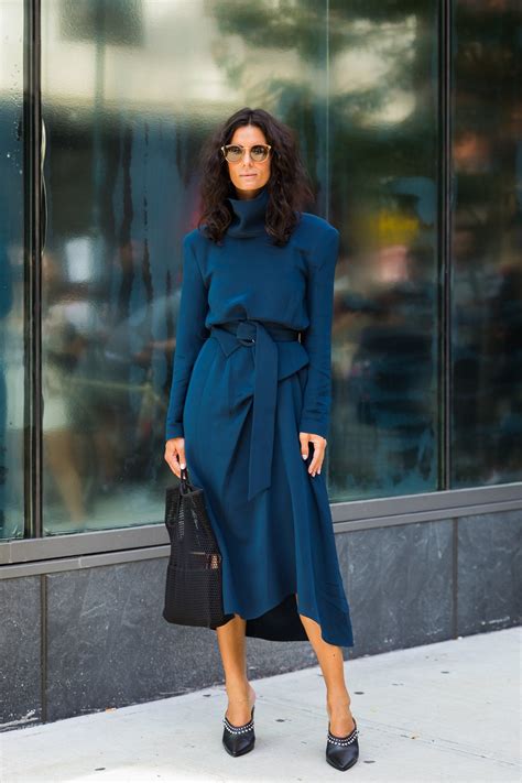 El Street Style No Espera Así Lucen Las Chicas De Moda El Classic Blue El Pantone De 2020 Más