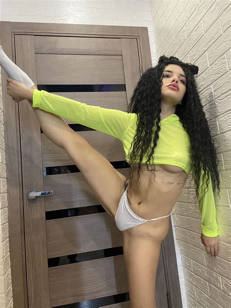 A More Art Way Of Showing But No Pantys HD Porn Pics