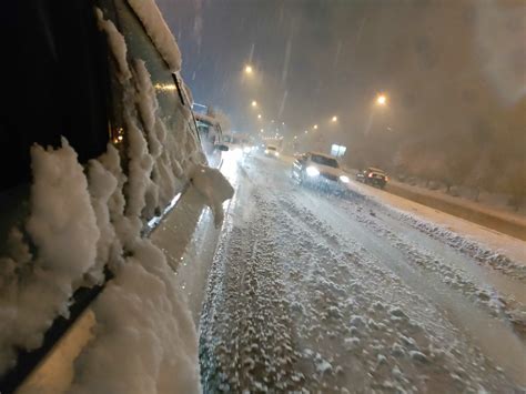 Snijeg već pravi probleme u Banjaluci vozači se pozivaju na oprez