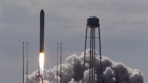 Private Cygnus spacecraft makes first launch to ISS | CBC News