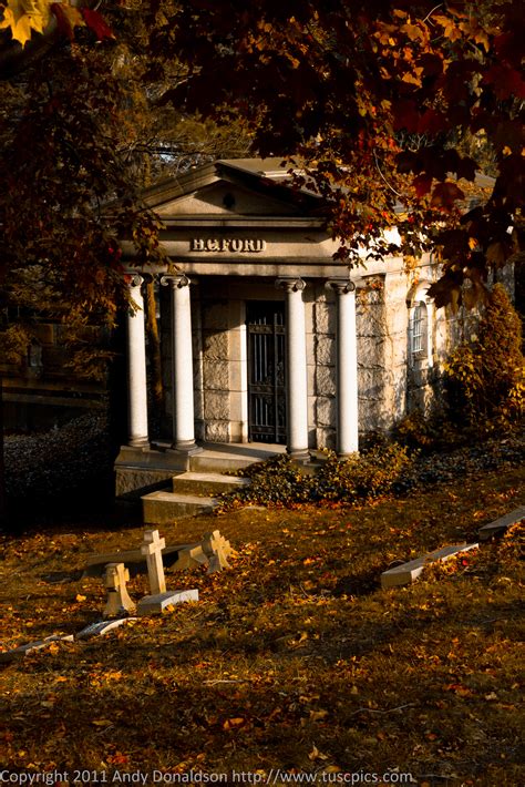 Welcome to the blog of Andy Donaldson Photography: Lake View Cemetery