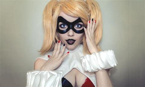 Cómo HACER un DISFRAZ de HARLEY QUINN Fácil 7 pasos