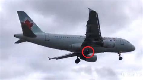 Avião faz pouso de emergência sem uma das rodas do trem de pouso no