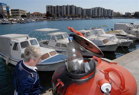 Otpadno Ulje Iz Brodica Curi Po Jazinama Zadar News