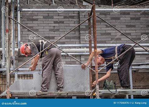 民工在城市 编辑类照片 图片 包括有 工作者 状态 建筑 生活 室外 人们 辛勤 生计 117546476