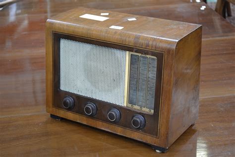 Vintage Radio A Gec Walnut Cased Wireless Radio