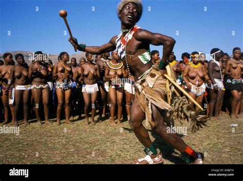 Dancers Reed Dance Ceremony Kwa Hi Res Stock Photography And Images Alamy