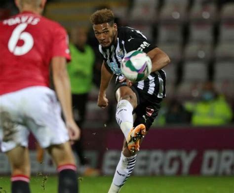 Dois De Joelinton Newcastle Goleia O Morecambe E Vai S Oitavas Da