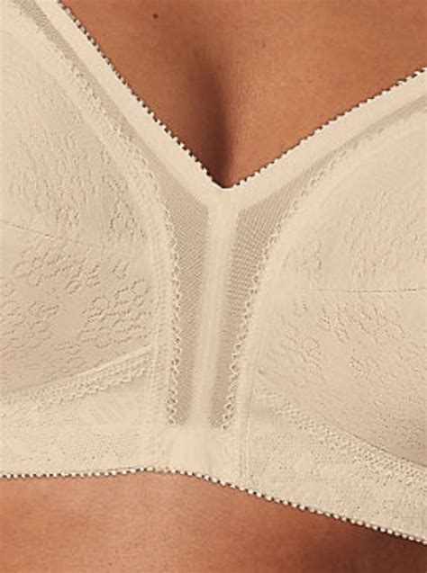 Playtex Women S 18 Hour Lace Wirefree Bra Beige Size 44b