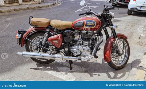 Royal Enfield 350cc Classic Motor Cycle Editorial Photo Image Of Enfield Lockdown 225850531