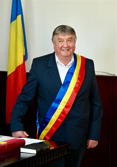 Președintele CJ Gheorghe Șoldan alături de primarul Ioan Vicol la