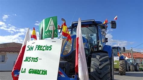 Nueva Tractorada De Los Ganaderos C Ntabros Para Protestar Por El