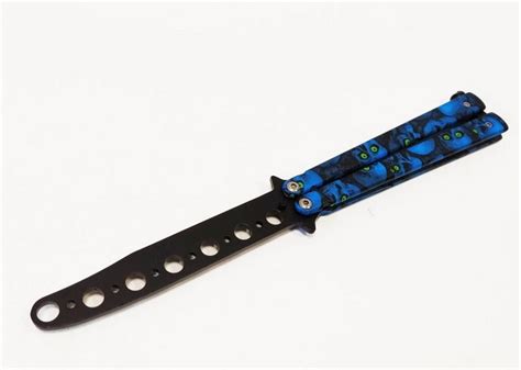 Coltello Butterfly Training Blue Skull Zona Controllata