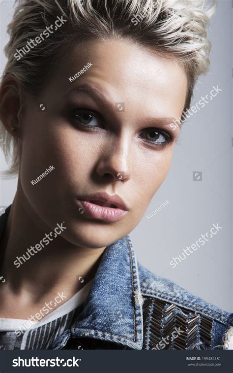 Portrait Blonde Short Hair Model Looks Stock Photo 195484181 Shutterstock