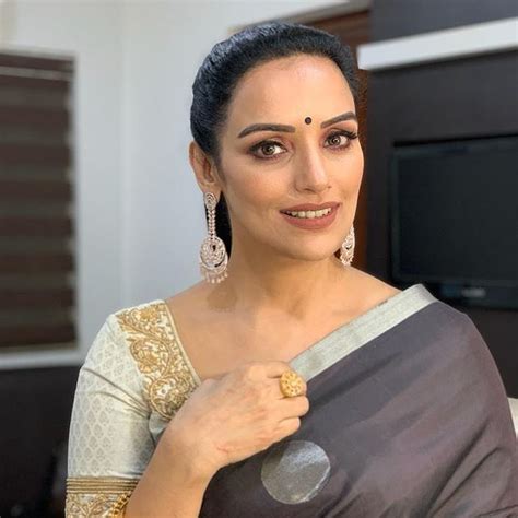 Shweta Menon Pictures Photos And Shweta Menon Images