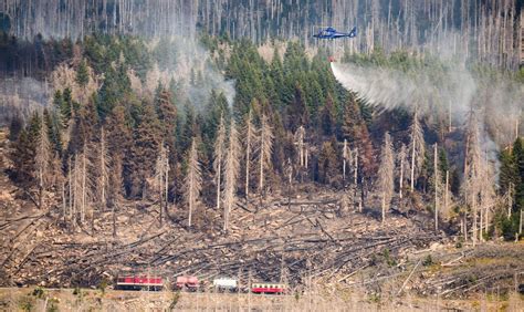 Intensive Brandbekämpfung am Brocken aus der Luft