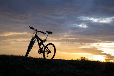 Récréation De Soirée Avec La Bicyclette Image stock Image du action