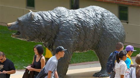 UCLA's Bruin Bear statue vandalized in USC colors ahead of rivalry game - ESPN