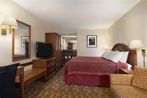 Days Inn by Wyndham Las Cruces | Las Cruces, NM Hotels