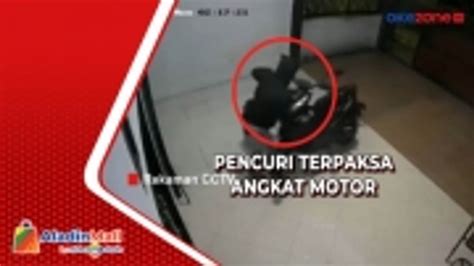 Terekam CCTV Pencuri Di Bengkulu Terpaksa Angkat Motor Setelah Gagal