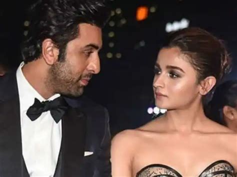 Ranbir Kapoor Alia Bhatt Awkward Kissing Caught On Camera Ranbir Alia