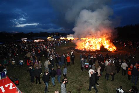 Osterfeuer Hallo Wochenende