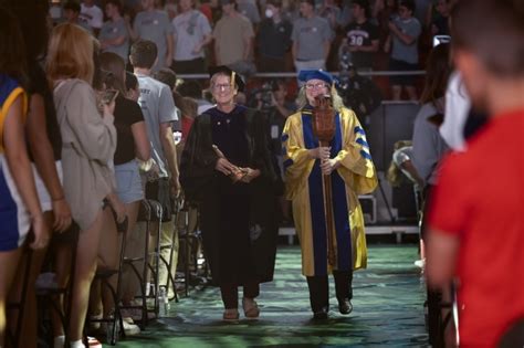 Davidsons Stephen Curry Celebrates Graduation Hall Of Fame Induction