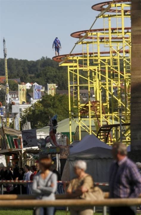 Volksfesttrubel Unter Dem Freibierkasten Bietigheim Bissingen Feiert