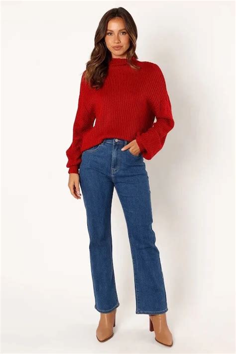 40+ Stylish Red Sweater Outfit Ideas For Holiday, Date Night, Work, And ...