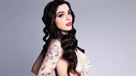 Karely Ruiz Pide Ayuda Para Escoger El Mejor Tatuaje Con Su Rostro El