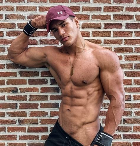 Cris Cruz Musclebound Flirt4Free Webcam Hunk