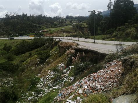 Paso Lateral De Loja Convertido En Botadero De Basura Diario La Hora