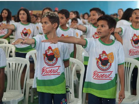 Estudantes Participam De Formatura Do Proerd