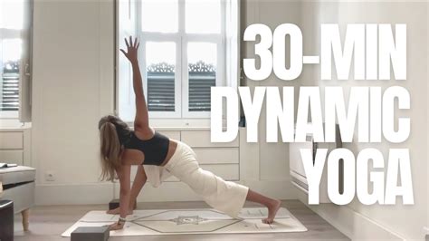 30 Min Dynamic Energising Vinyasa Yoga Flow With Sam Matthews Youtube