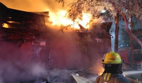 Se registra incendio en bodega de carbón en Monterrey