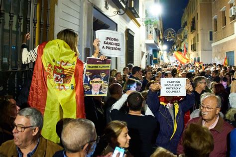 Fotos De La Manifestaci N Contra La Amnist A Ante La Sede Del Psoe En