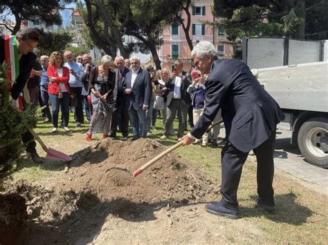 Savona Intitolati I Giardini Del Prolungamento A Enrico Berlinguer