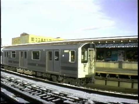 The R110 A New Tech Train @ 233 St (1995) - YouTube