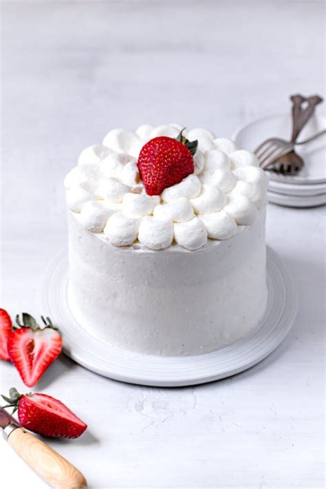 White Cake With Strawberries And Mascarpone Frosting Sloane S Table