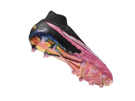 Football La Nouvelle Chaussure Phantom Gx Rose De Nike Portée Pour La