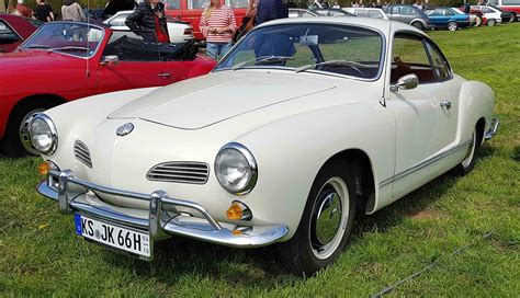 Karmann Ghia Steht Auf Dem Ausstellungsgel Nde Bei Der