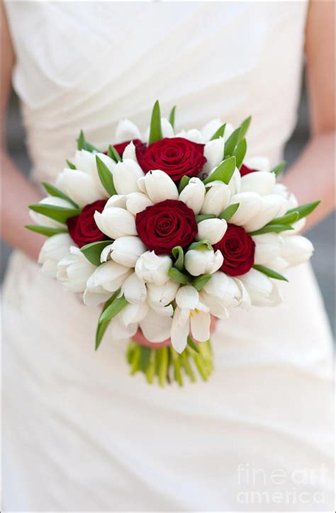 Red Rose Wedding Bouquets: 20 Ravishing Reds To Choose From