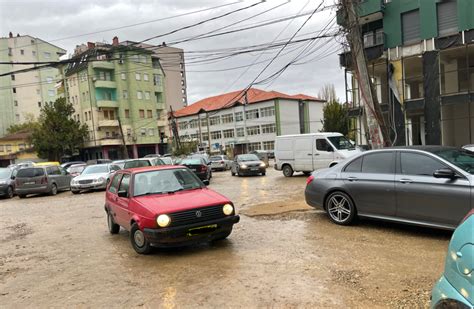 ‘lëmshi Në Dy Rrugët Në Jug Të Mitrovicës Me Ndërtimet Gropat Dhe